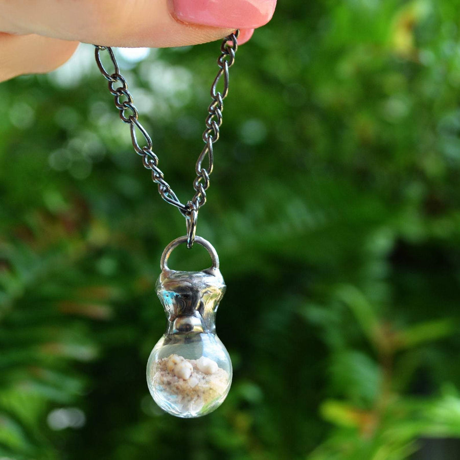 shaker_necklace_with_sand_and_seashells