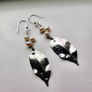 Fresh Water Pearl Earrings with Shiny Silver Leaf