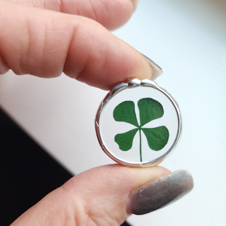 Pocket Good Luck Token, Four Leaf Clover in Glass