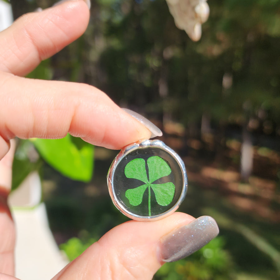 Pocket Good Luck Token, Four Leaf Clover in Glass