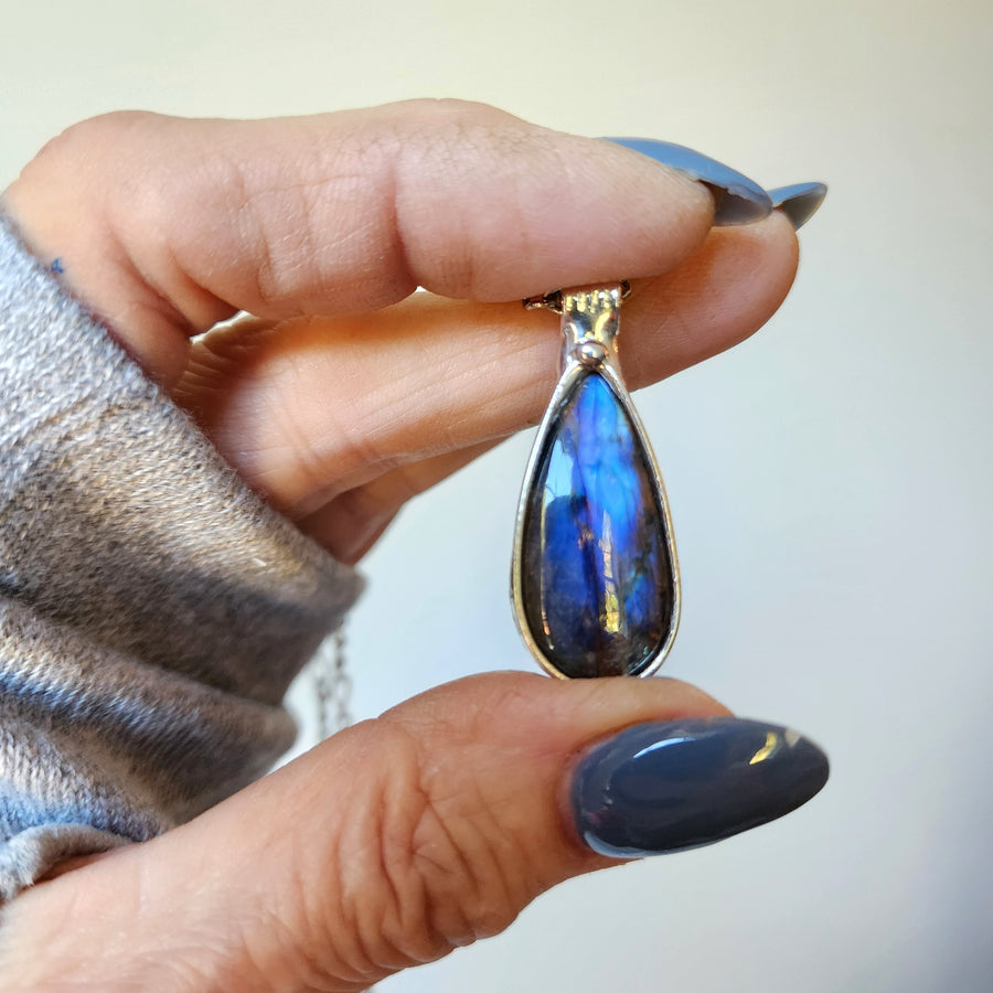 Dark Blue Labradorite Pendant Necklace