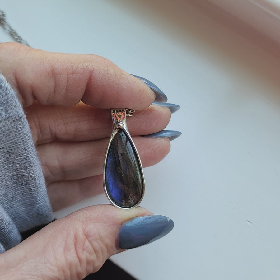Dark Blue Labradorite Pendant Necklace