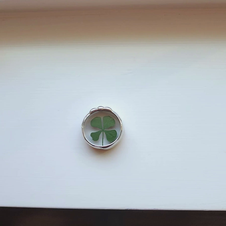 Pocket Good Luck Token, Four Leaf Clover in Glass