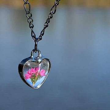 dainty_pressed_heather_heart_necklace