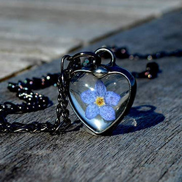 dainty_forget_me_not_heart_pendant_Handmade_by_Louisiana_Artisan_at_Bayou_Glass_Arts_Studio_in_USA_pressed_flower_blue_Jewelry