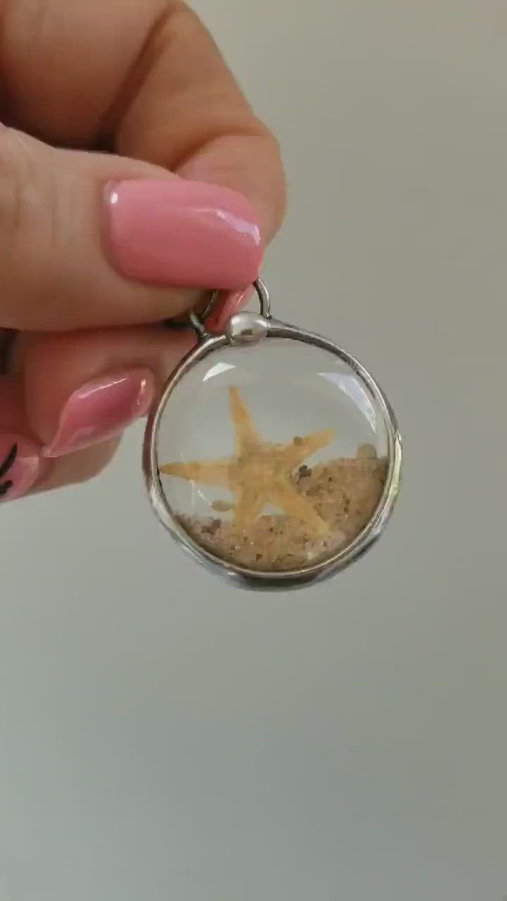 Video showing movement inside the Handmade Starfish and Sand Terrarium Necklace. This pendant is truly Hand Made in Louisiana USA by artisan at Bayou Glass Arts.