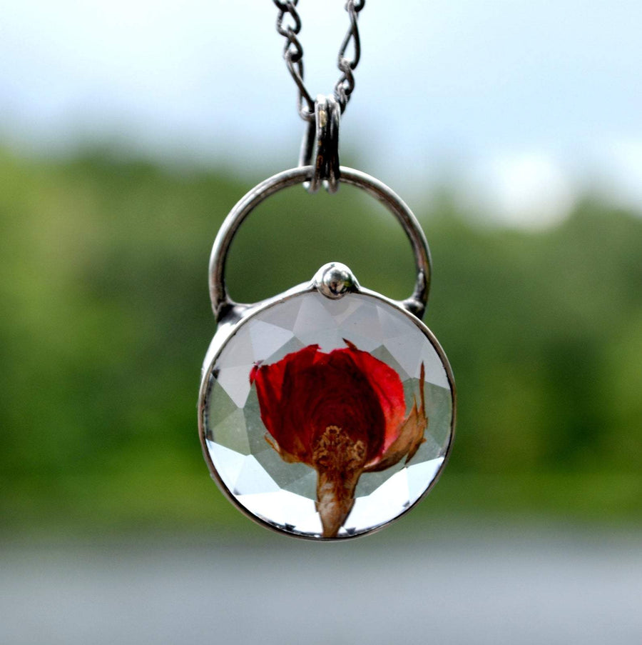 faceted_red_rose_necklace