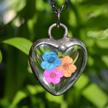 three_forget_me_not_flowers_in_heart_pendant