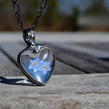 blue_forget_me_not_heart_necklace