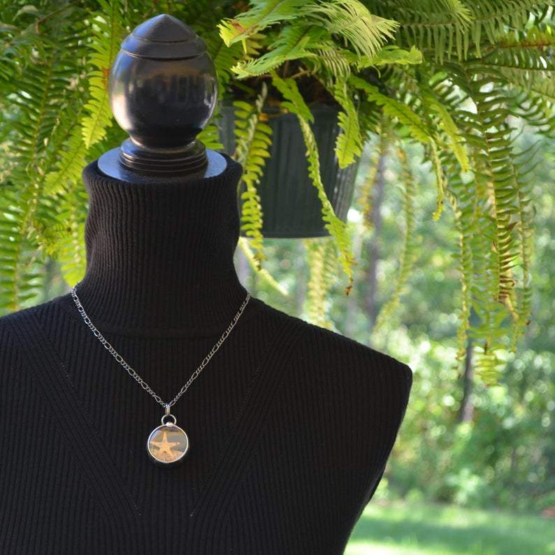 bust_showing_length_24_inch_chain_on_beach_shaker_pendant