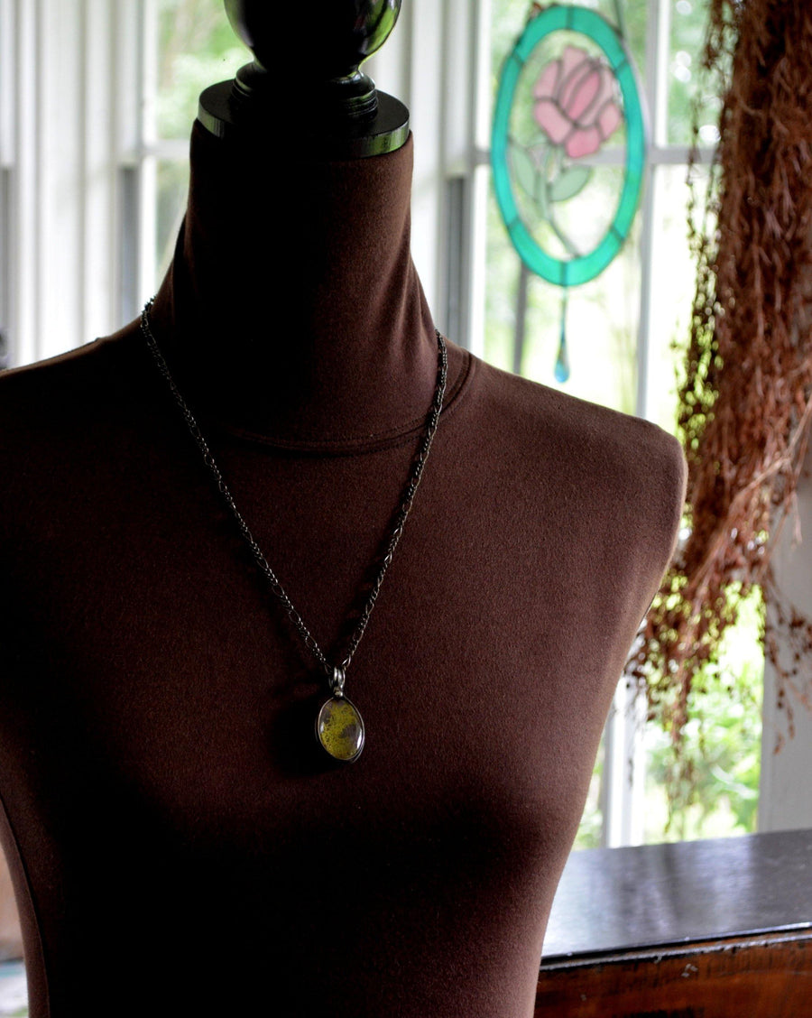 Bust_showing_length_of_Handmade_necklace