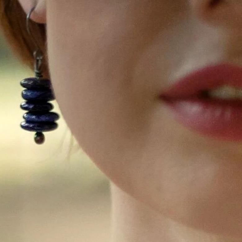 Lapis_Lazuli_earrings_on_models_ear